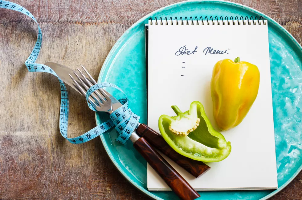 high-angle-view-vegetables-cutting-board