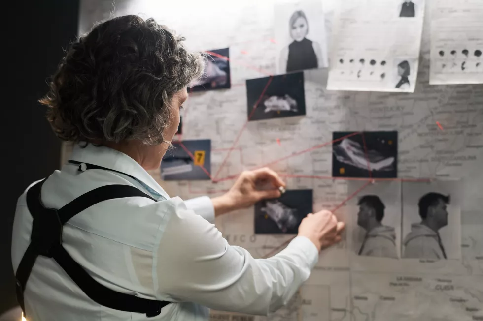 investigating-crime-scenes-with-pin-maps-photos