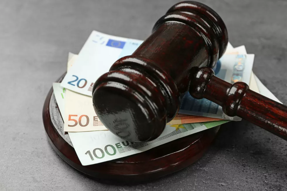 law-gavel-with-euro-grey-background-closeup