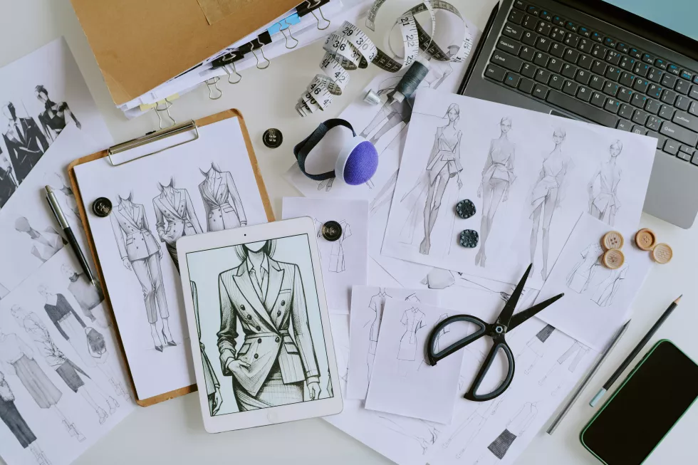 laptop-sketches-table