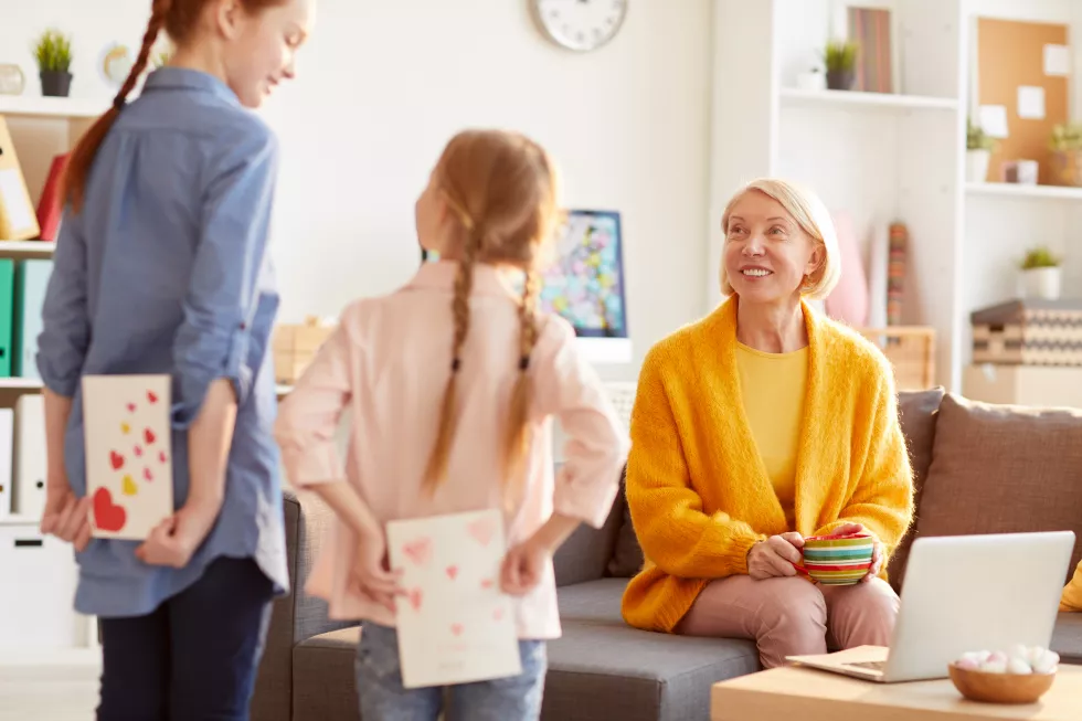 kids-surprising-mother