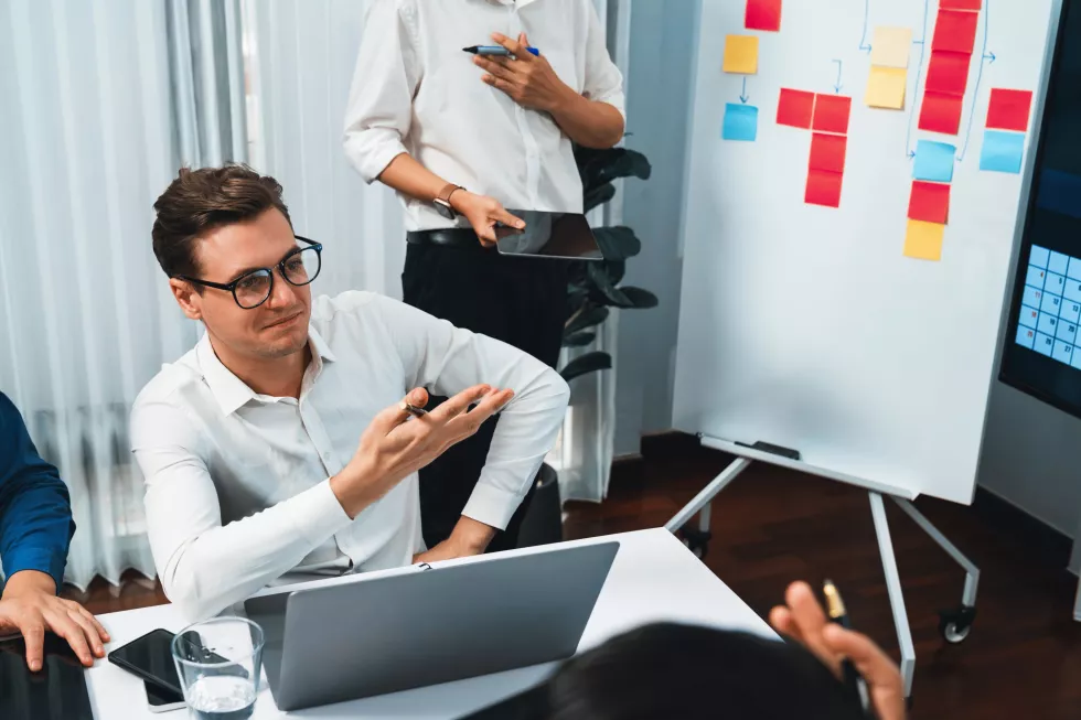 project-manager-communicate-collaborate-with-team-using-project-management-software-display-monitor-tracking-progress-project-task-making-schedule-plan-meeting-table-prudent