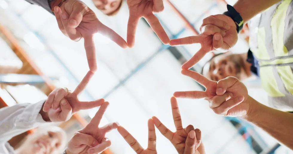 star-hands-workers-factory-from-with-smile-from-team-building-support-meeting-industrial-staff-happy-professional-group-with-emoji-shape-gesture-solidarity-job