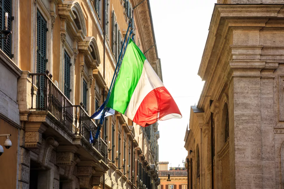 italian-flag-building-rome-italy