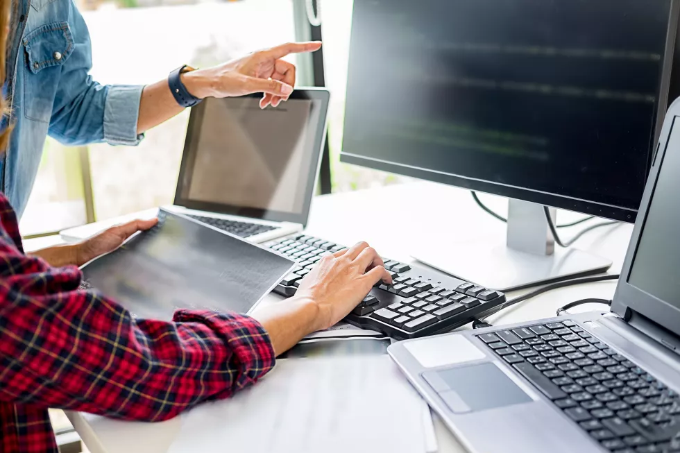 people-working-office