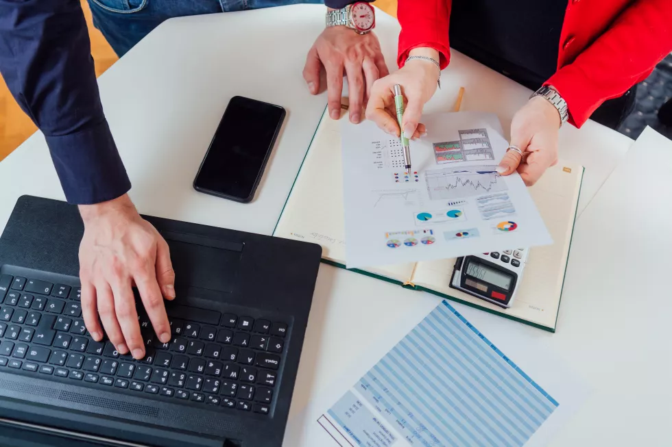 close-up-business-colleagues-working-office