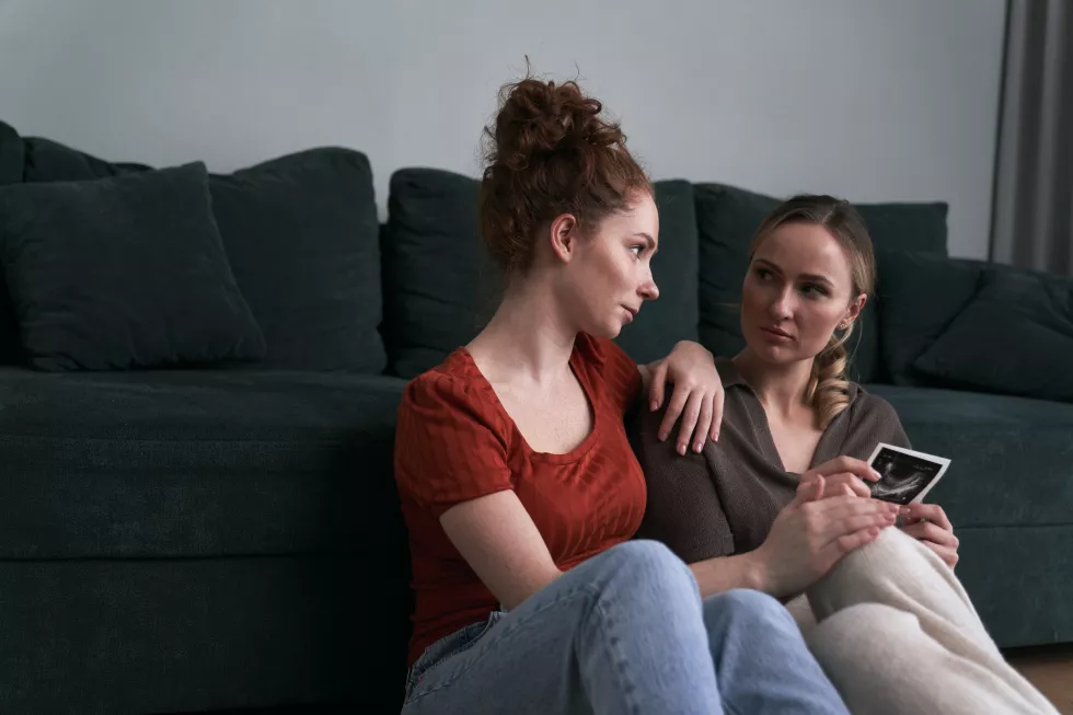 sisters-talking-each-other-home
