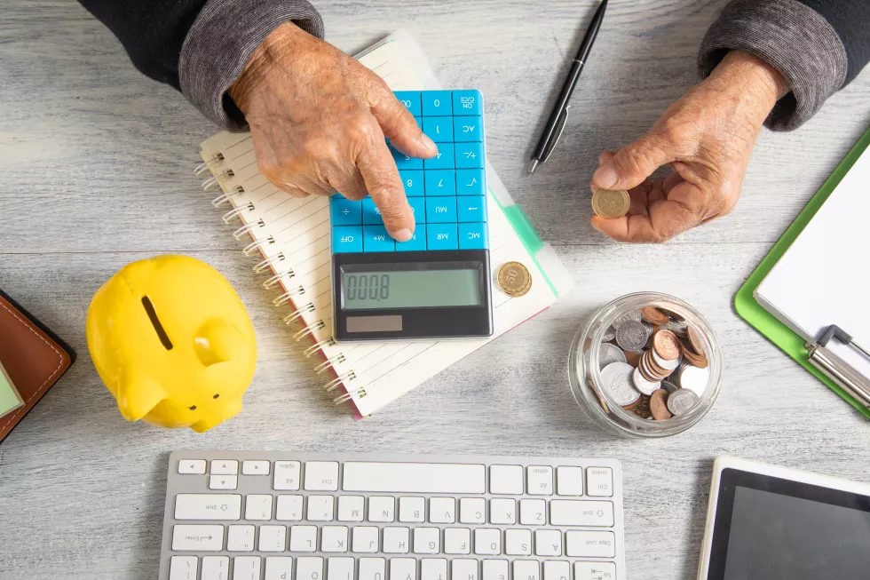 elderly-female-hands-with-coins