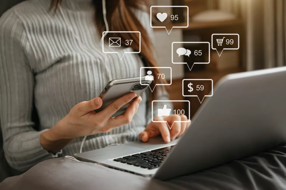 close-up-businesswoman-typing-keyboard-with-laptop-computer-xa
