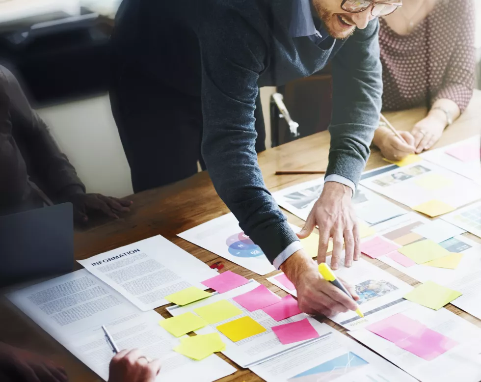 business-people-are-brainstorming