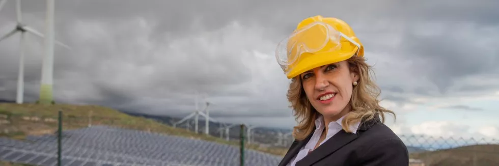 mitygacja-i-adaptacja-do-zmiany-klimatu-inzynierka-w-kasku-na-farmie-fotowoltaicznej-i