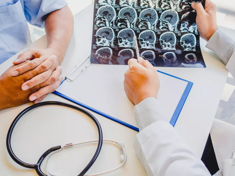 cropped-hands-doctor-showing-x-ray-image-patient