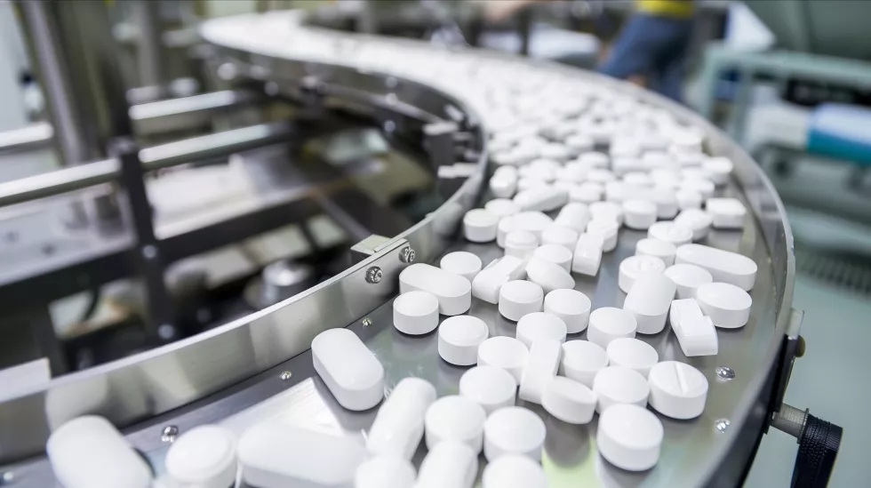 pill-cascade-pharmaceutical-conveyor-belt