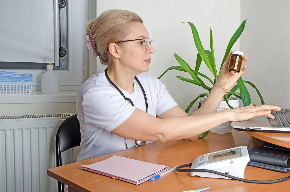 woman-doctor-researches-studies-properties-uses-medicinesmedical-research