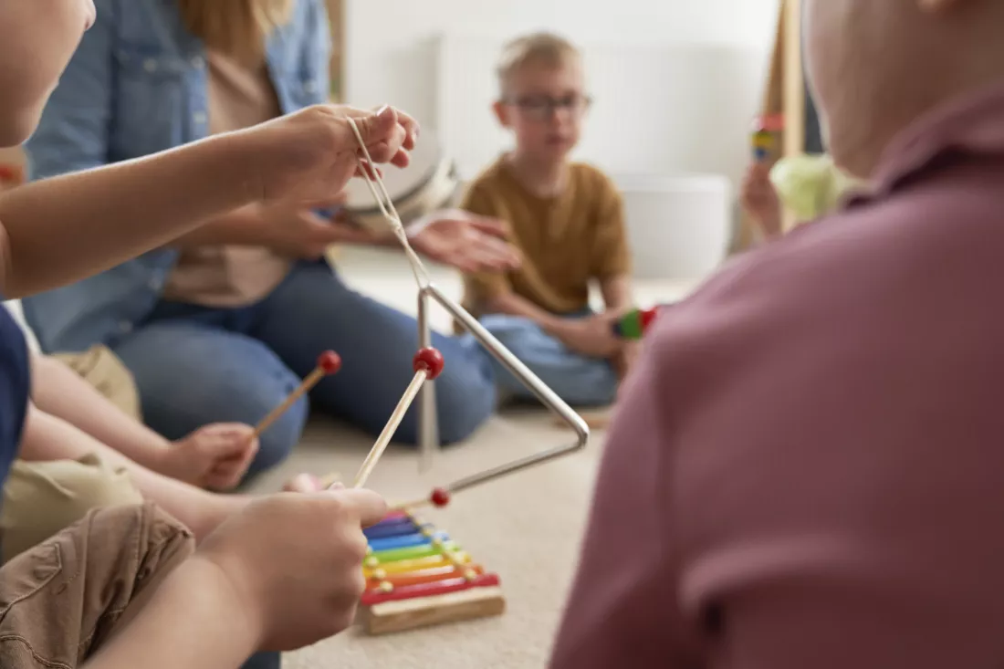 Terapia pedagogiczna z arteterapiąvv