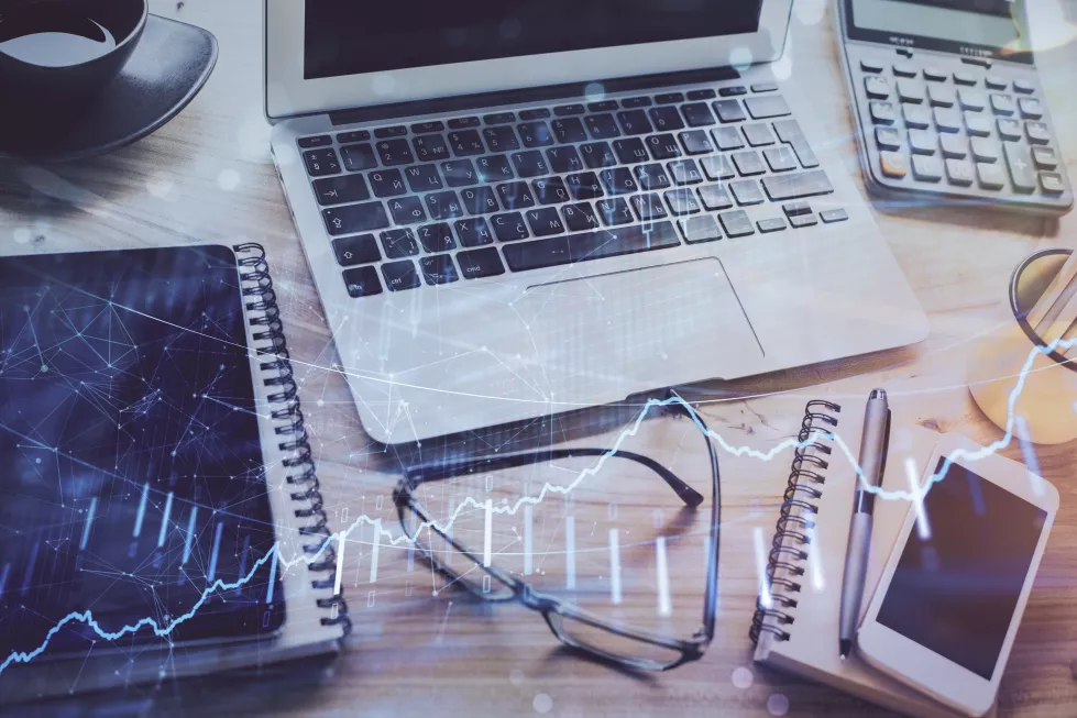 forex-market-graph-hologram-personal-computer-background-multi-exposure-concept-investment-2