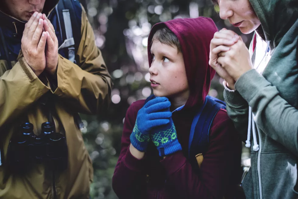 family-lost-cold-forest