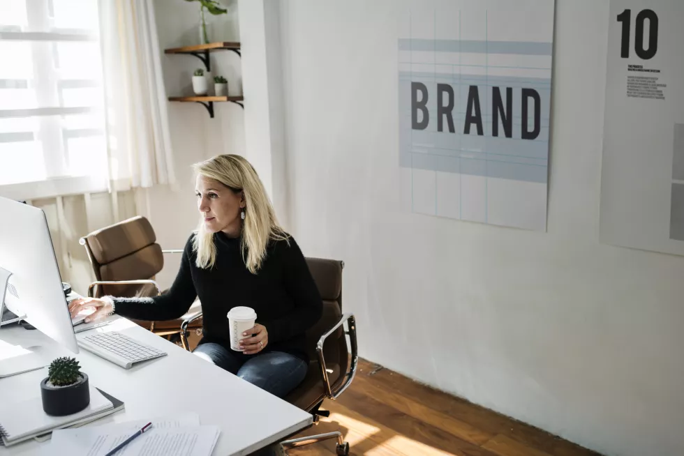 businesswoman-working-office