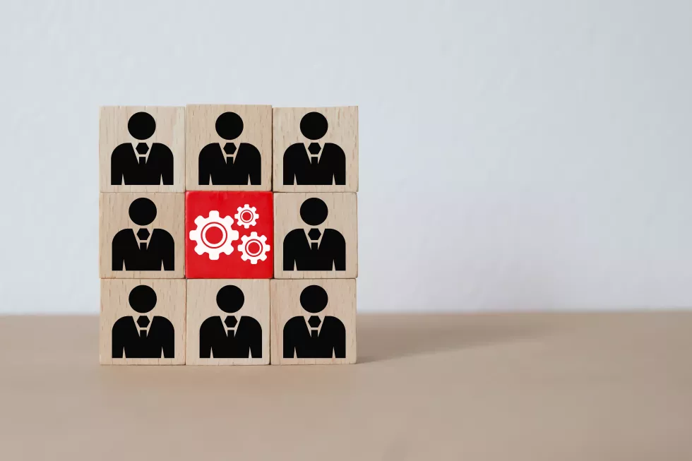 businessmen-gear-icon-wooden-toy-blocks