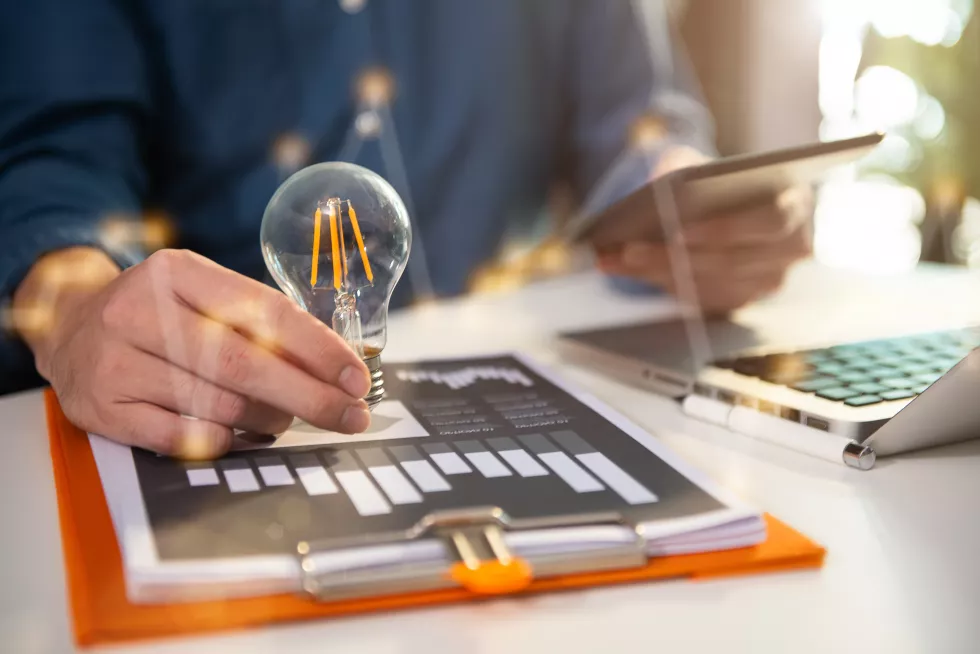 business-man-entrepreneurs-show-creative-business-strategies-with-light-bulbs