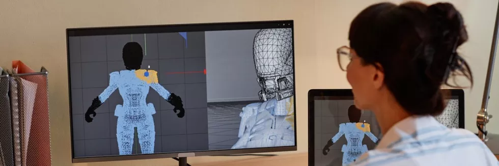 Projektowanie-gier-komputerowych-test-projektantka-modeluje-postac-3d-na-komputerze