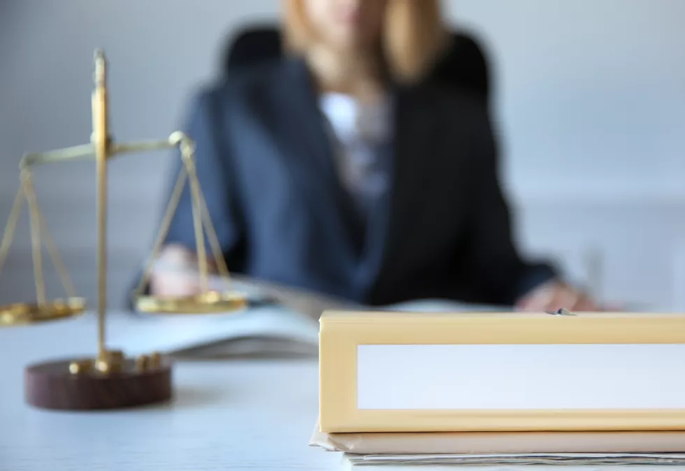 folder-lawyer-table-closeup