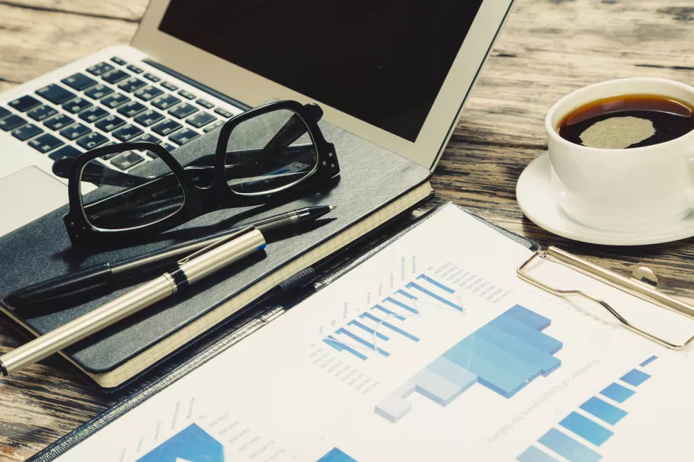 showing-business-financial-report-accounting