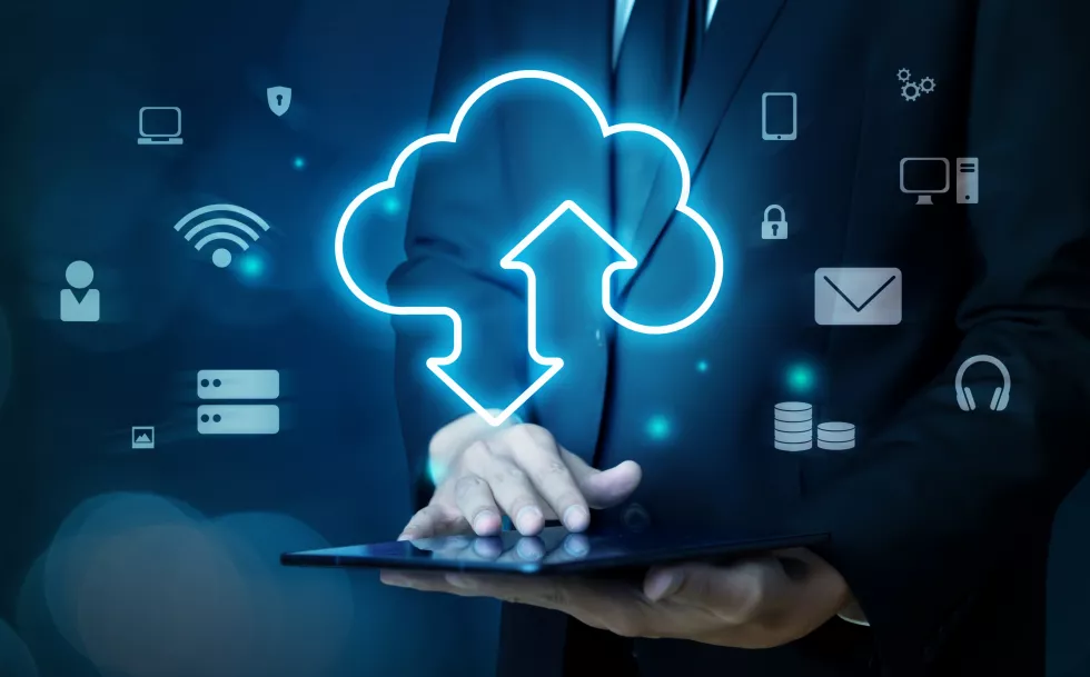 cloud-computing-technology-online-data-storage-global-data-sharing