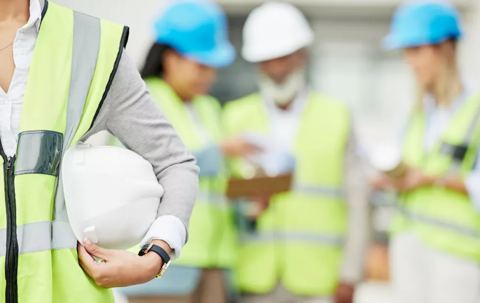industry-hardhat-closeup-woman-construction-worker-with-safety-equipment-gear-builder-professional-zoom-female-industrial-foreman-worker-with-her-building-team-site