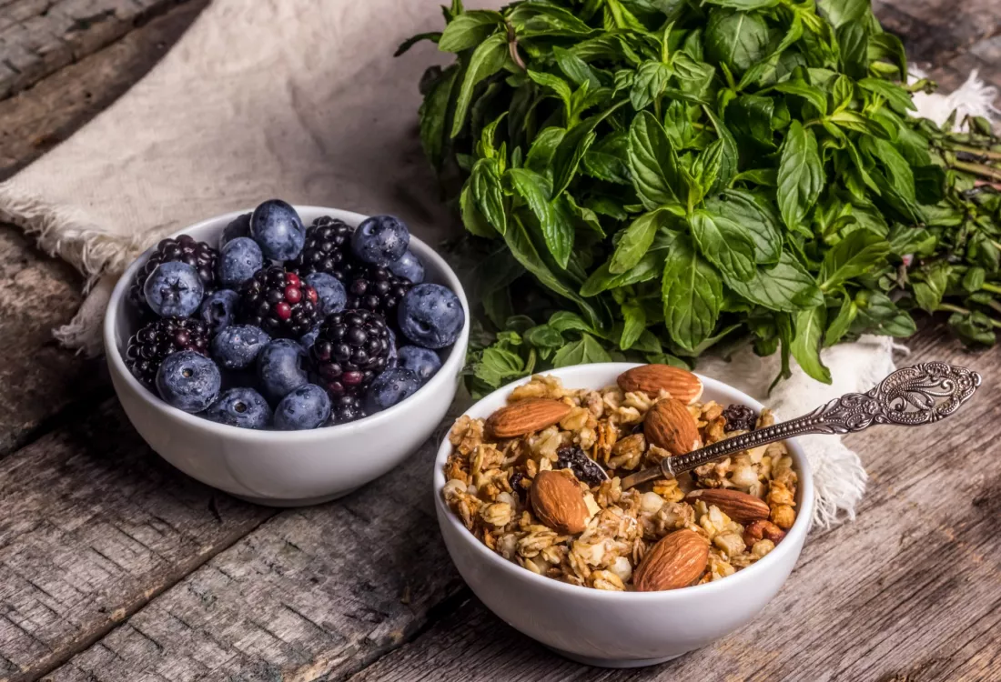 borowki-i-granola-z-migdalami