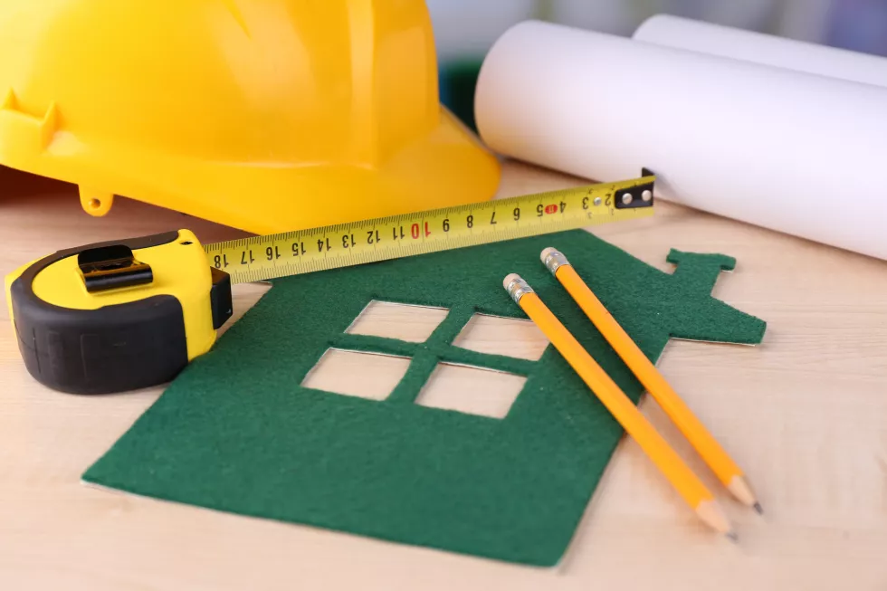 house-felt-with-helmet-table-bright-background