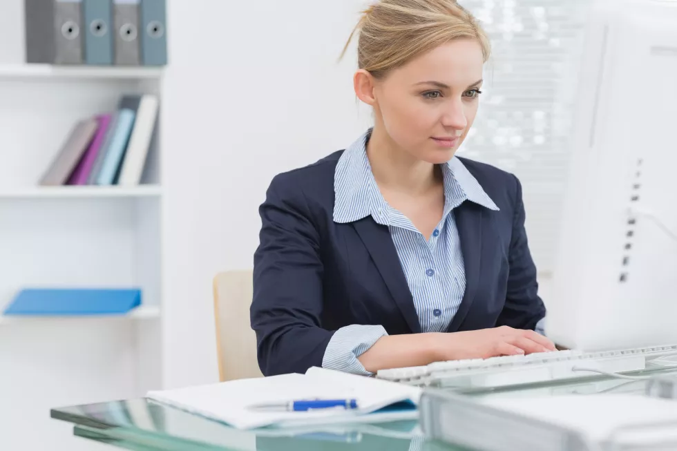business-woman-working-computer-office